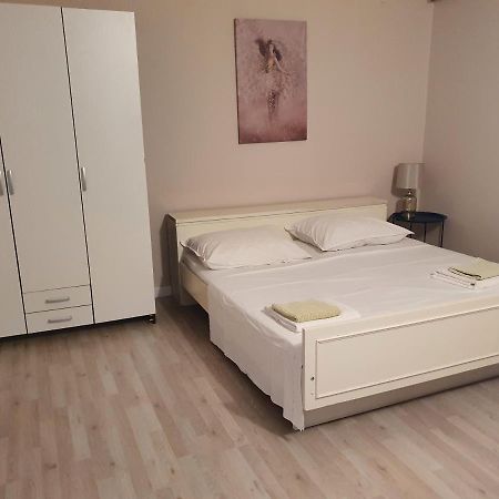 锡尼Apartman Luka公寓 外观 照片
