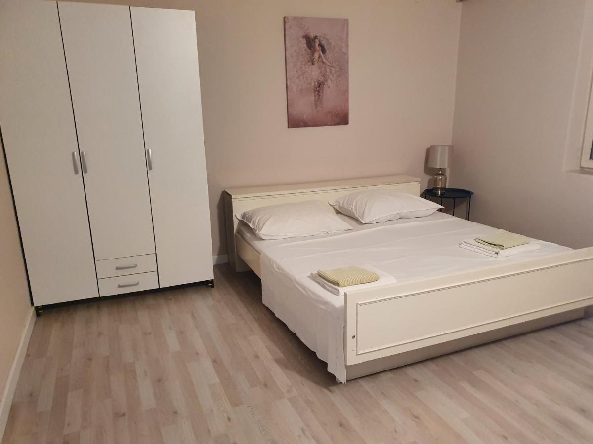 锡尼Apartman Luka公寓 外观 照片